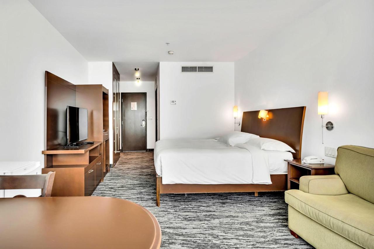 Hotel Mortagne ブーシャーヴィル エクステリア 写真