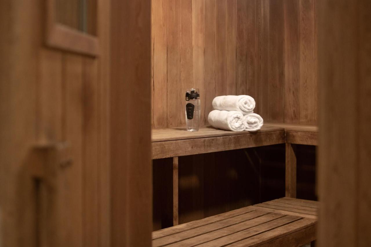 Hotel Mortagne ブーシャーヴィル エクステリア 写真