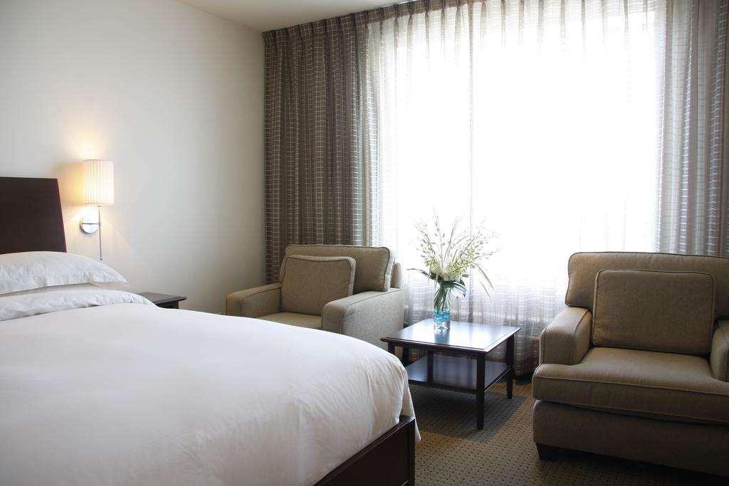 Hotel Mortagne ブーシャーヴィル エクステリア 写真